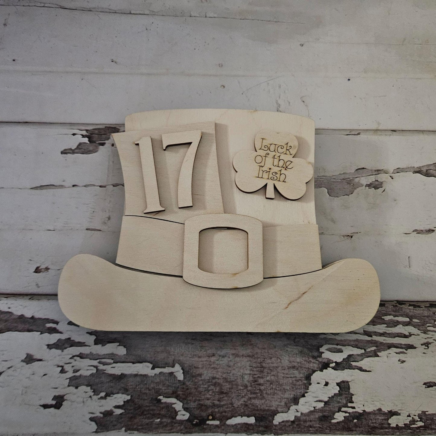 DIY St Patrick's day shelf sitter - DIY Saint Patrick's Day tiered tray decor - Make your own St Patrick's day decor - DIY Saint Patrick