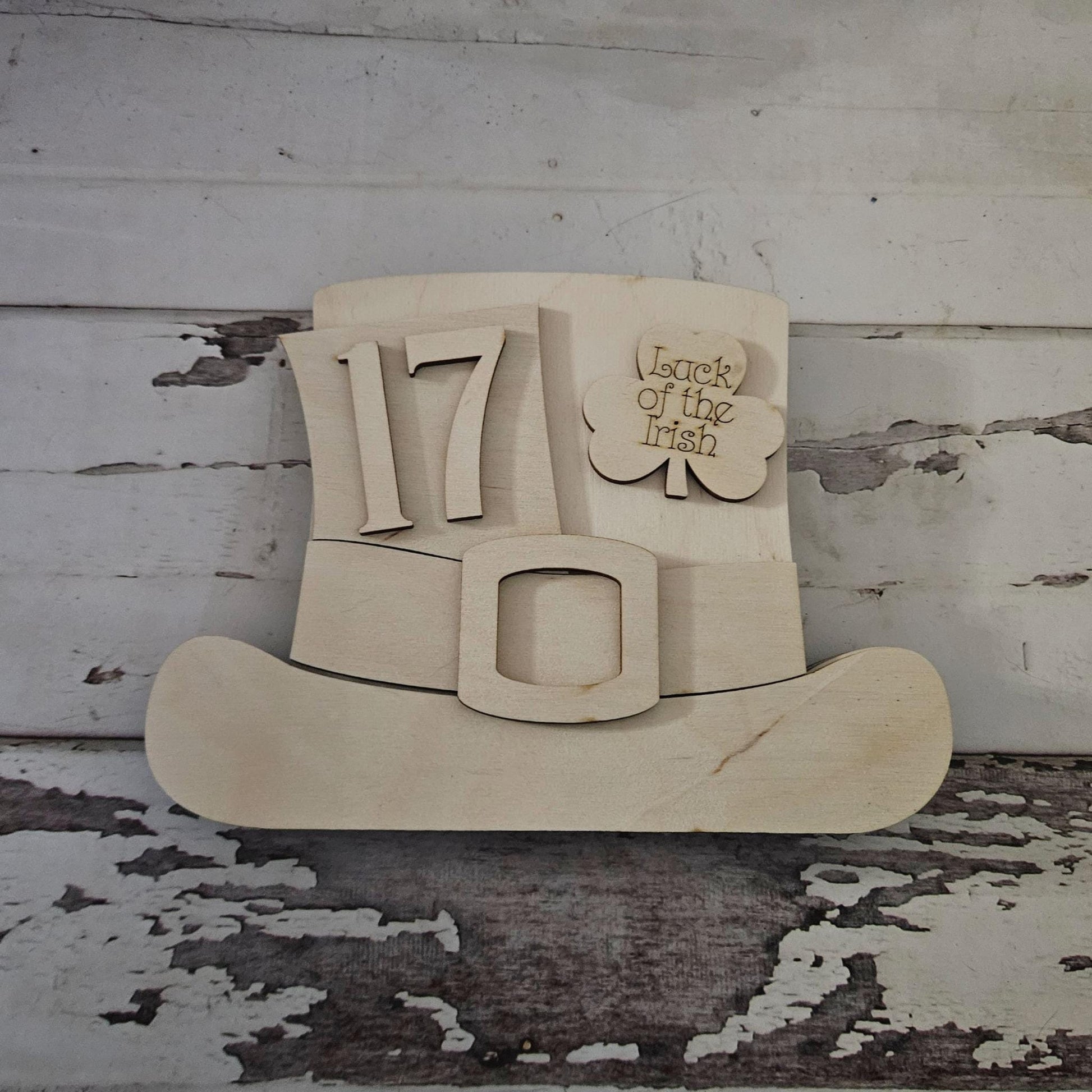 DIY St Patrick's day shelf sitter - DIY Saint Patrick's Day tiered tray decor - Make your own St Patrick's day decor - DIY Saint Patrick