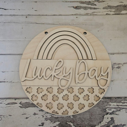 DIY St Patrick's day door hanger - DIY St Patrick's day door sign - DIY St Patrick's day home decor - Front door sign - St Patrick's day