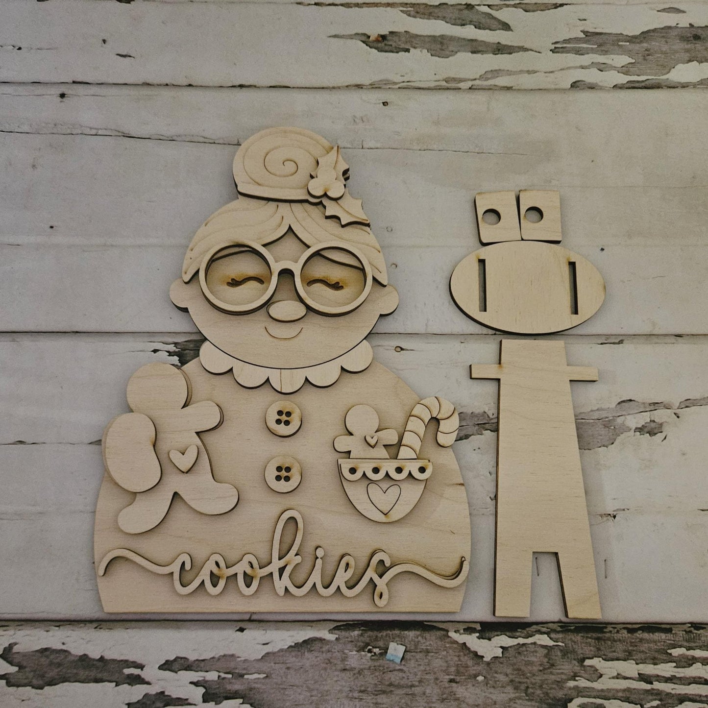 DIY Mrs Claus Christmas shelf sitter; Make your own Christmas decor