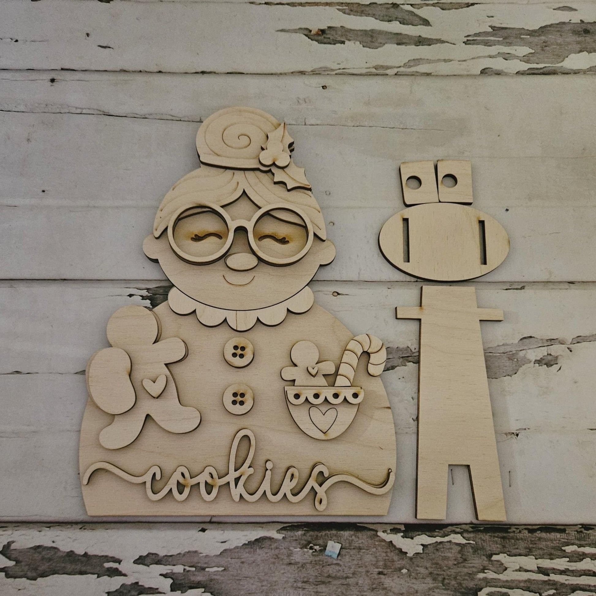 DIY Mrs Claus Christmas shelf sitter; Make your own Christmas decor