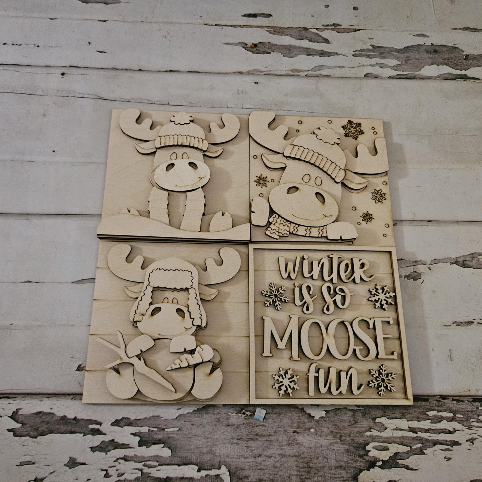 DIY Winter interchangeable signs, Make your own winter moose tiered tray decor