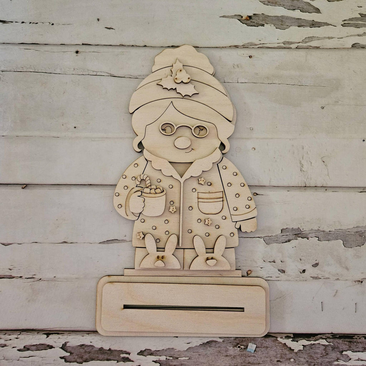 DIY Christmas shelf sitter; Make your own Christmas decorations